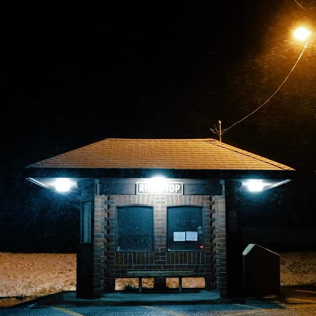 Diminish . . . 

Colors don’t disappear all at once, the world just slowly loses its saturation. 

•

#moodyapertures #snowfall❄️ #creative_ace #nightphotography #nightshooters